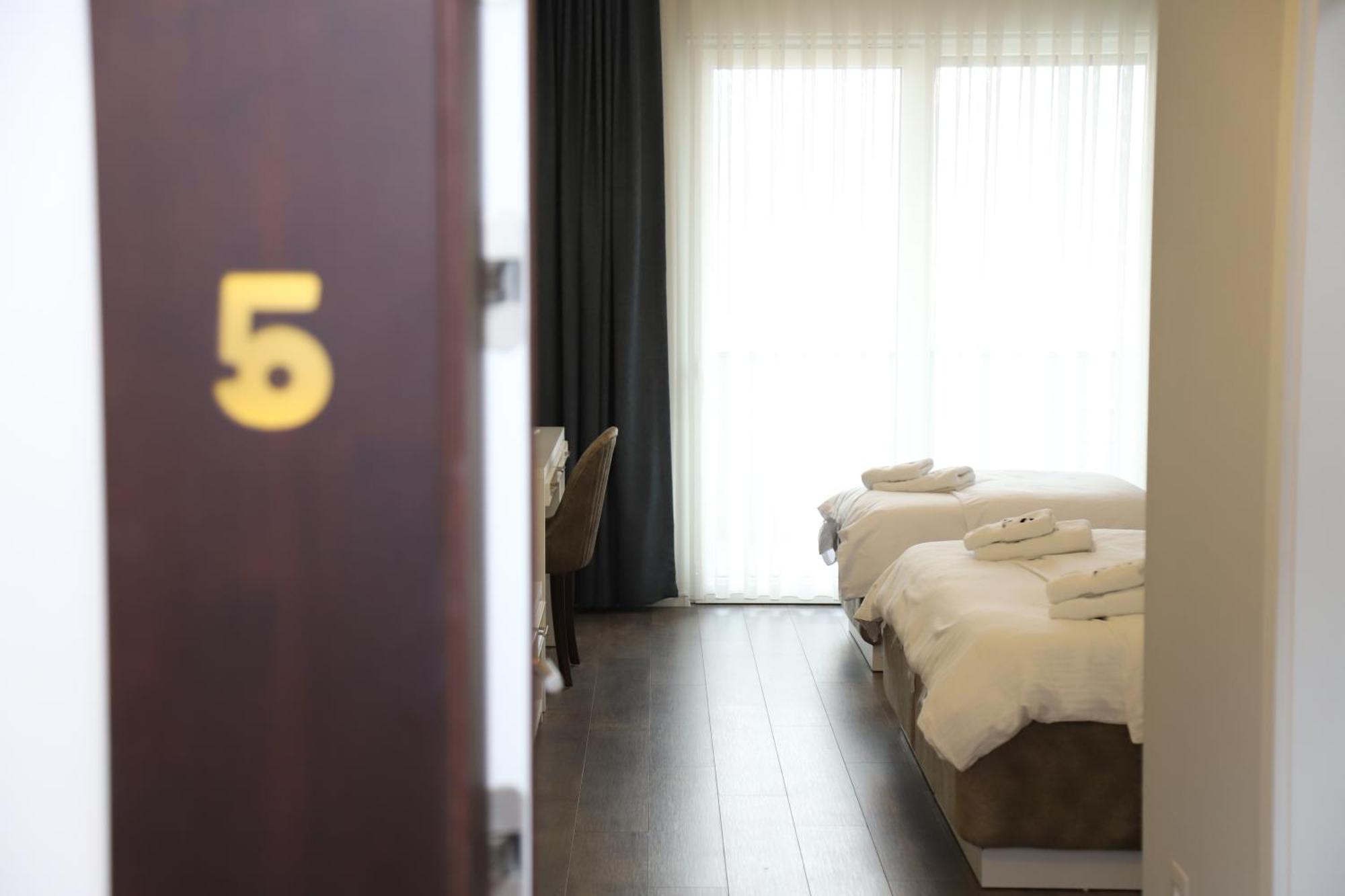 Sky Hotel プリズレン エクステリア 写真